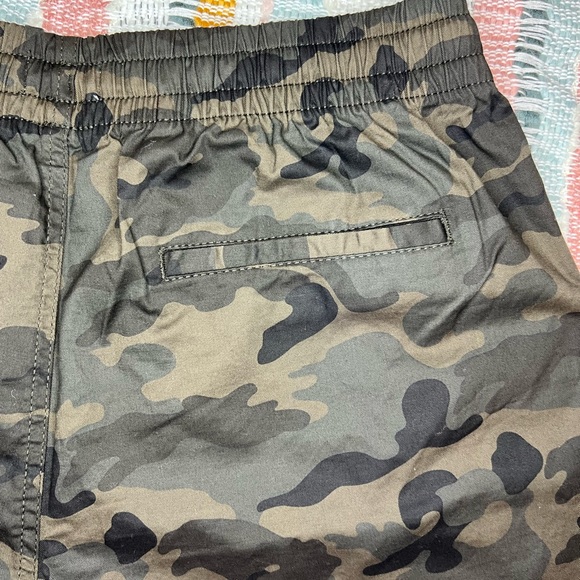 Old Navy Men’s Camo Twill Jogger Shorts — 9-inch inseam - Picture 10 of 11